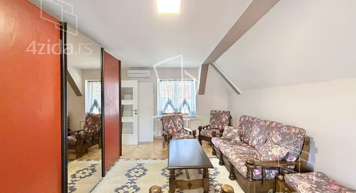 Petosoban stan | 4zida