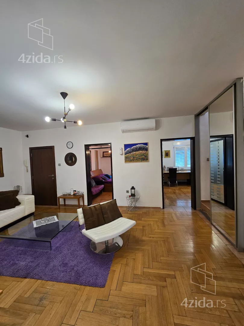 Šestosoban stan | 4zida