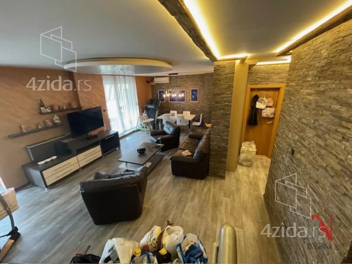 Petosoban stan | 4zida