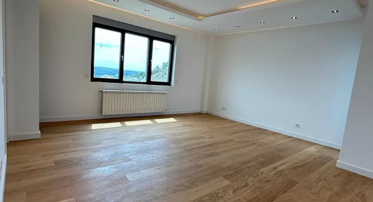 Šestoiposoban stan | 4zida