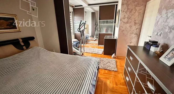 Četvoroiposoban stan | 4zida