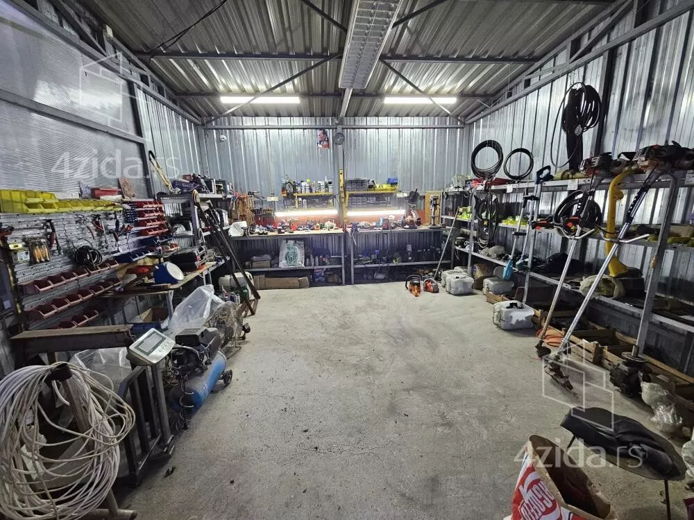 Poslovna zgrada | 4zida