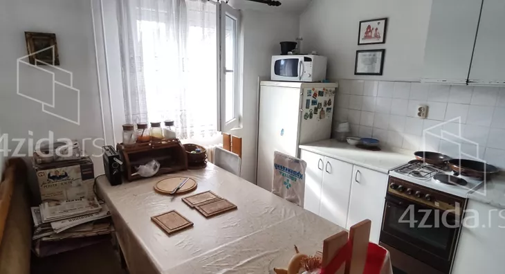 Šestosoban stan | 4zida