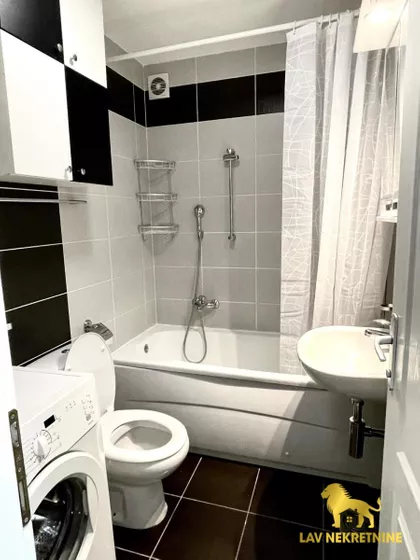 ŽELEZNIČKA | 4zida.rs