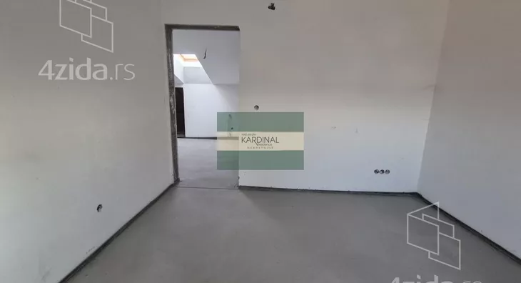 Šestosoban stan | 4zida