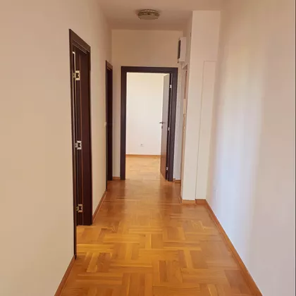 Crveni Krst Vračar | 4zida.rs