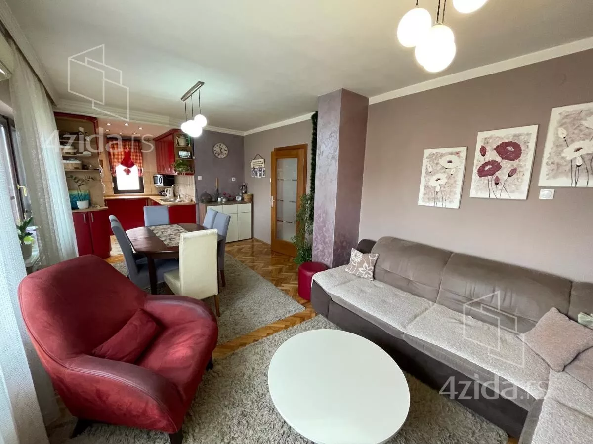 Troiposoban stan | 4zida