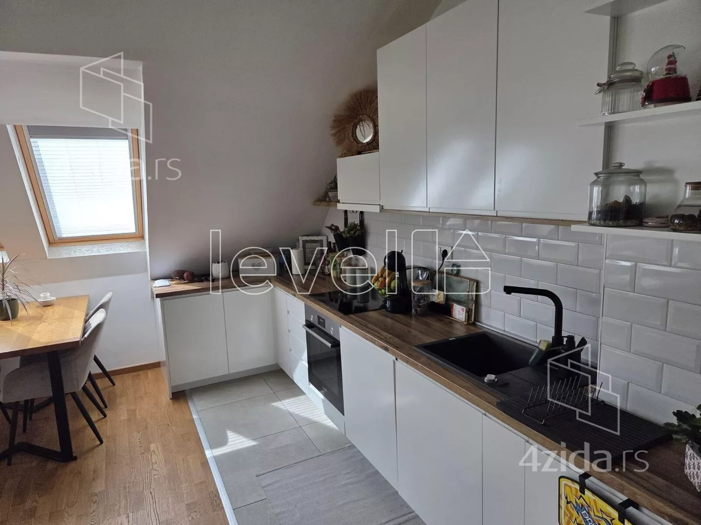 Troiposoban stan | 4zida