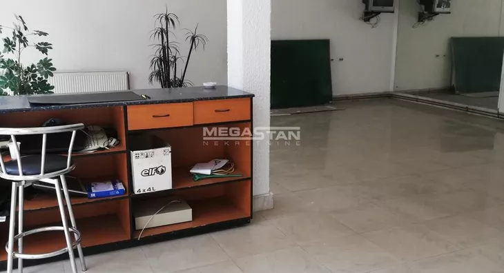 Poslovna zgrada | 4zida