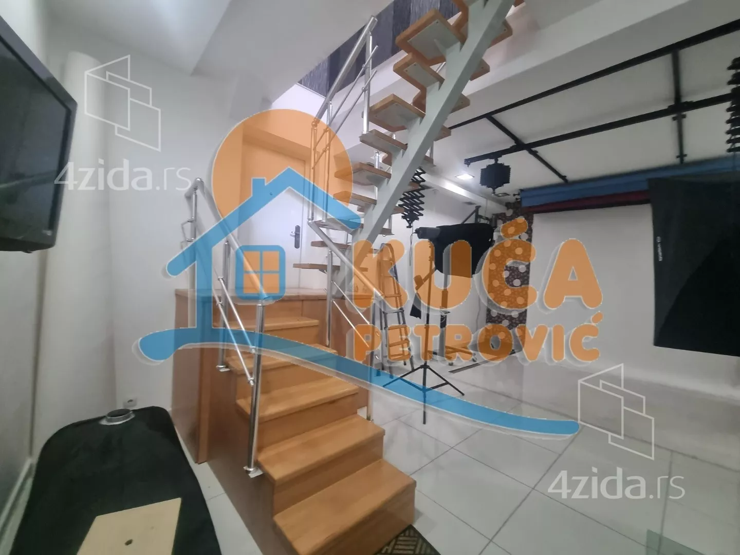 Lokal | 4zida