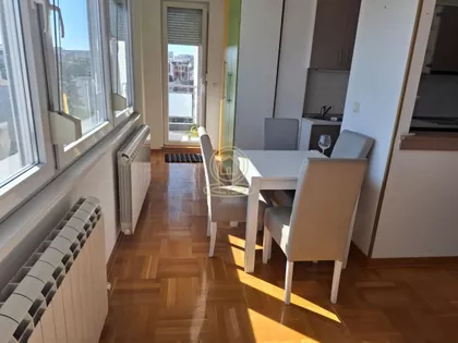 Vukov Spomenik | 4zida.rs