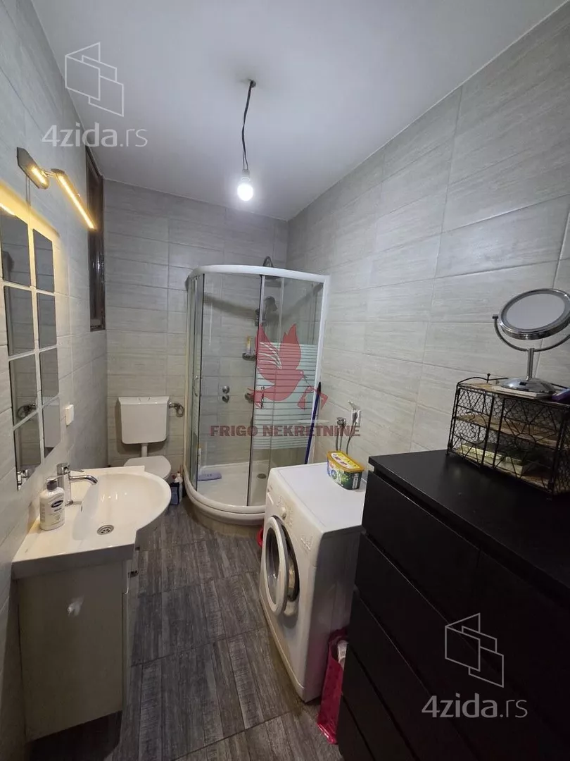 Četvoroiposoban stan | 4zida