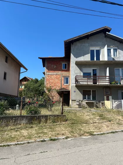 Milana Rakića | 4zida.rs