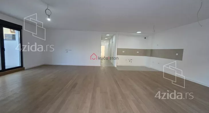 Četvoroiposoban stan | 4zida