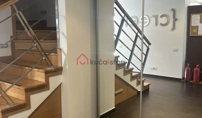 Četvoroiposoban stan | 4zida