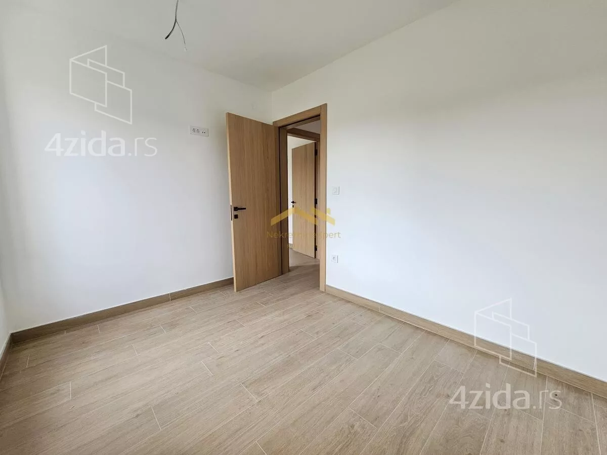 Šestosoban stan | 4zida
