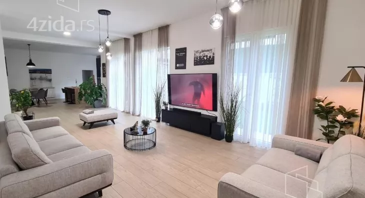 Šestosoban stan | 4zida