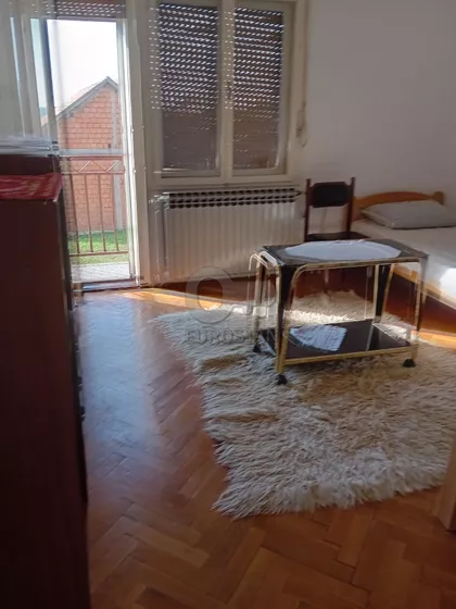 Trešnjinog cveta | 4zida.rs