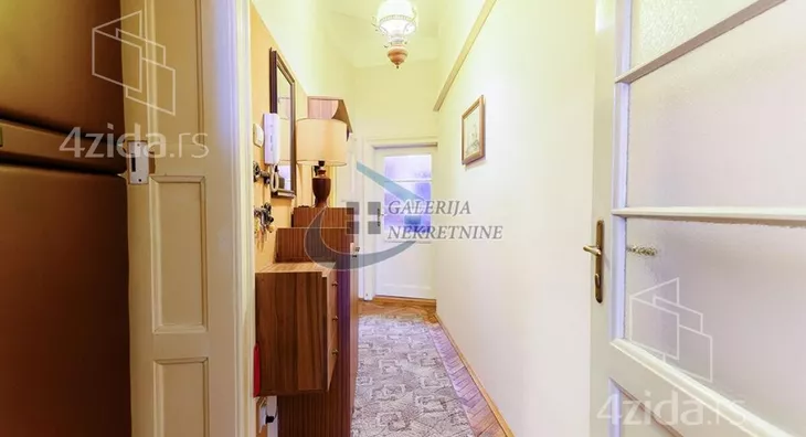 Četvoroiposoban stan | 4zida