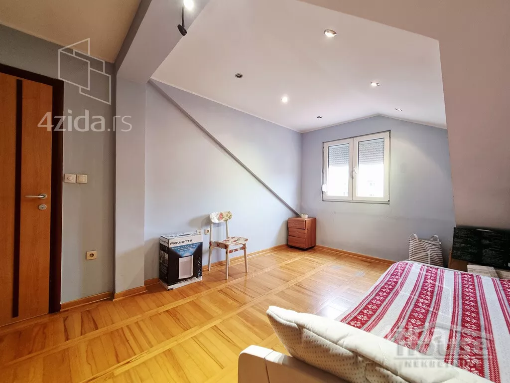 Petosoban stan | 4zida