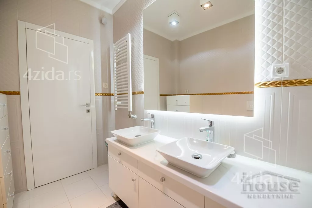 Šestosoban stan | 4zida