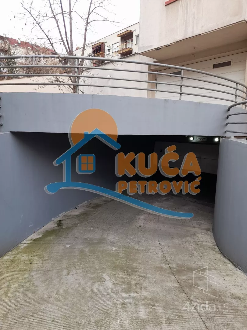 Garaža | 4zida