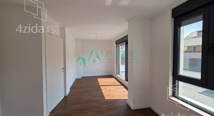 Šestosoban stan | 4zida