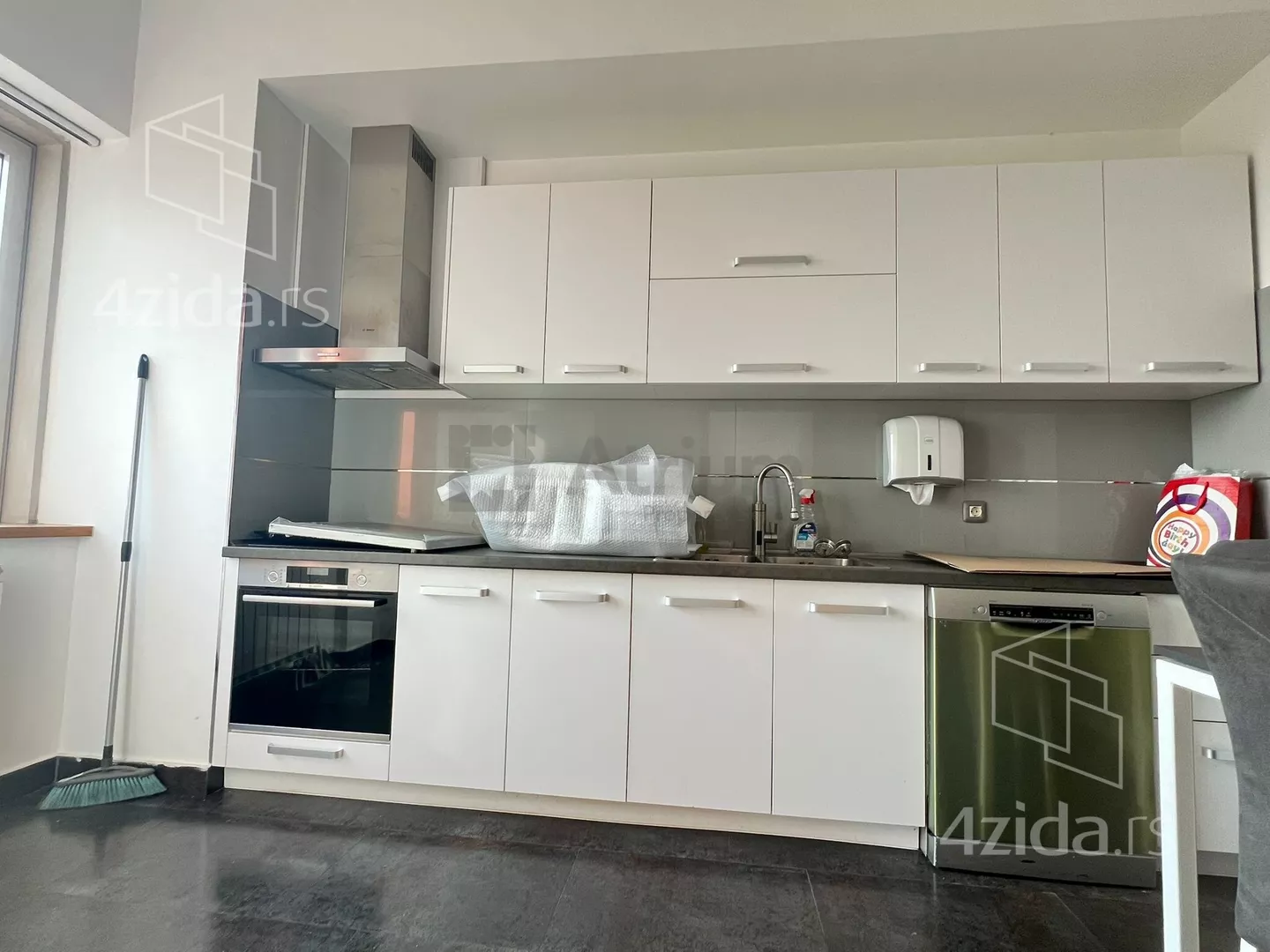 Petosoban stan | 4zida