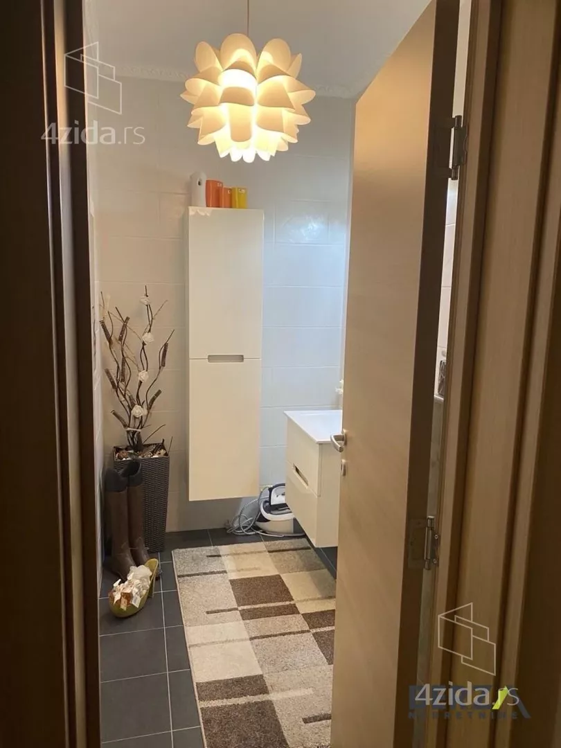 Četvoroiposoban stan | 4zida