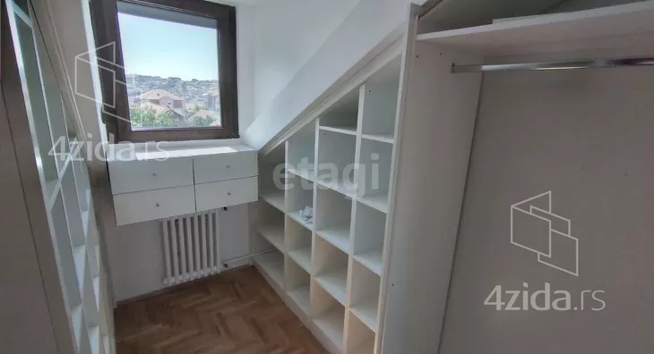 Šestosoban stan | 4zida