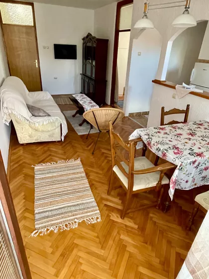 Uroša Predića 9/10 | 4zida.rs