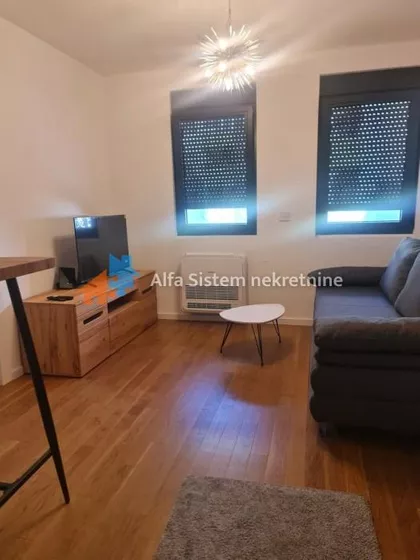 Vukov Spomenik | 4zida.rs