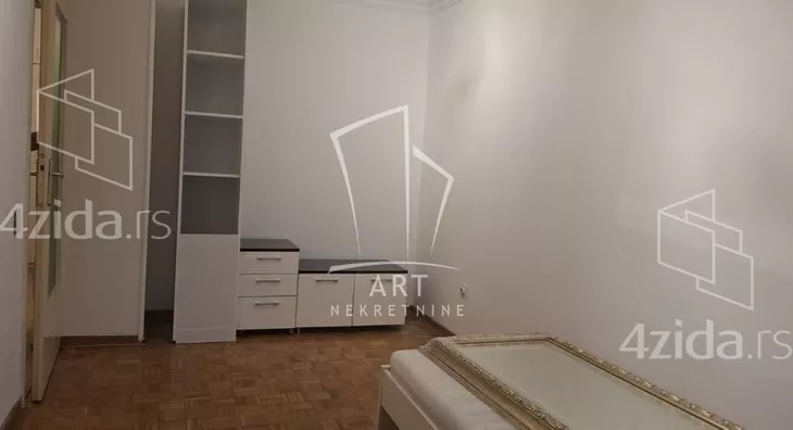 Četvoroiposoban stan | 4zida