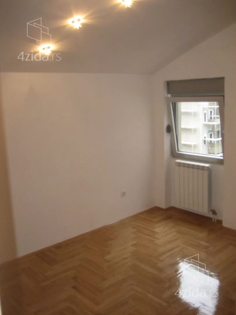 Četvoroiposoban stan | 4zida