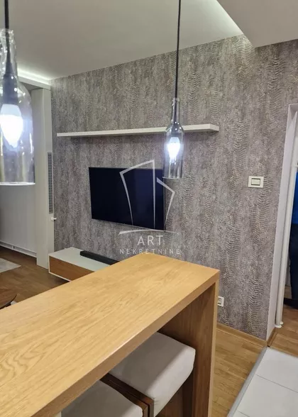 Ustanička | 4zida.rs