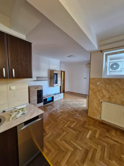 Stojana Novakovića 83 | 4zida.rs