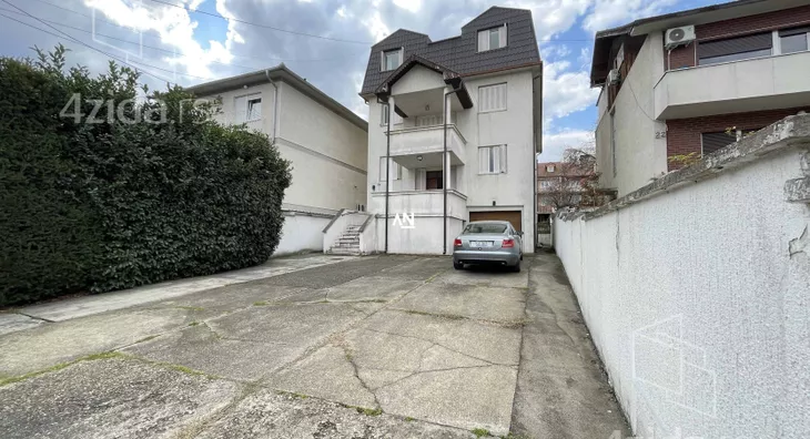 4-etažna kuća | 4zida