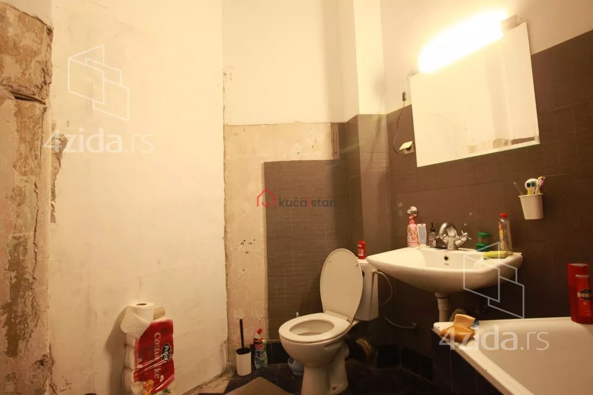 Šestosoban stan | 4zida