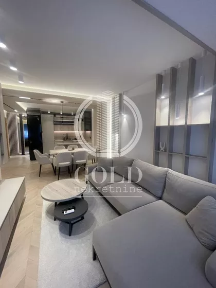 Lasla Gala | 4zida.rs