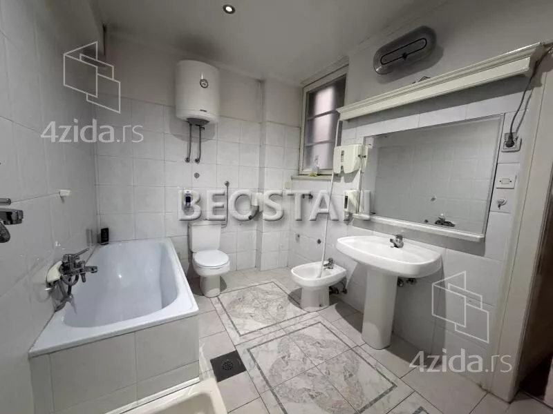 Šestosoban stan | 4zida