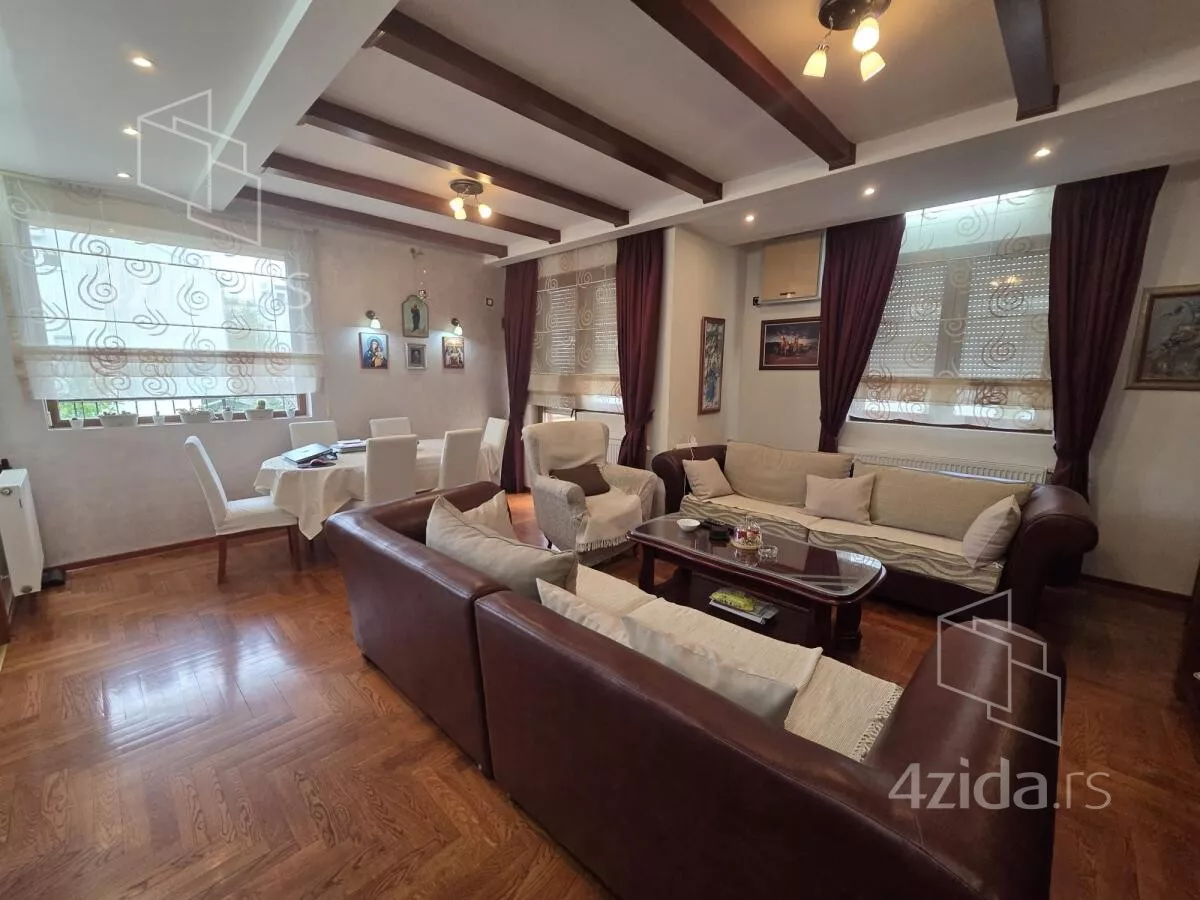 Petosoban stan | 4zida