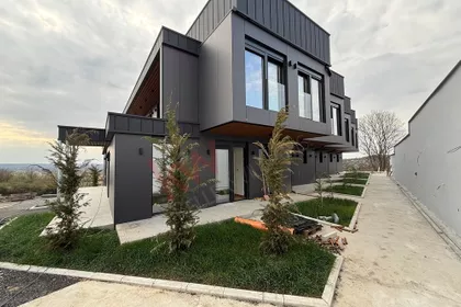 Zemljoradnička | 4zida.rs