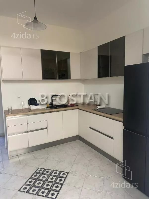 Šestosoban stan | 4zida