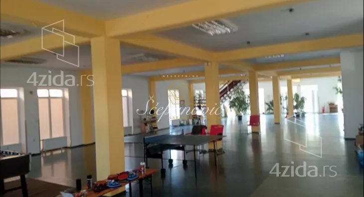 Poslovna zgrada | 4zida