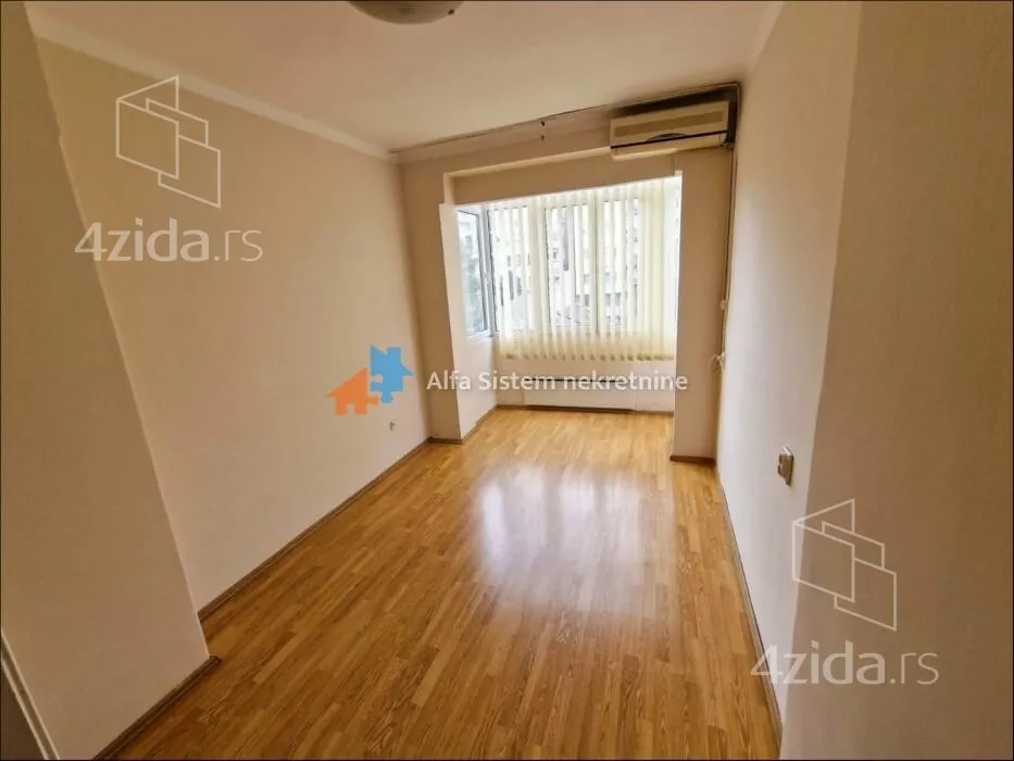 Četvoroiposoban stan | 4zida