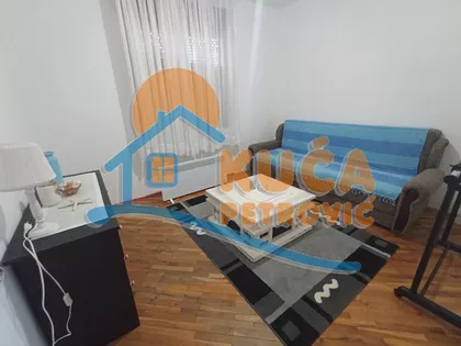 Kninska | 4zida.rs