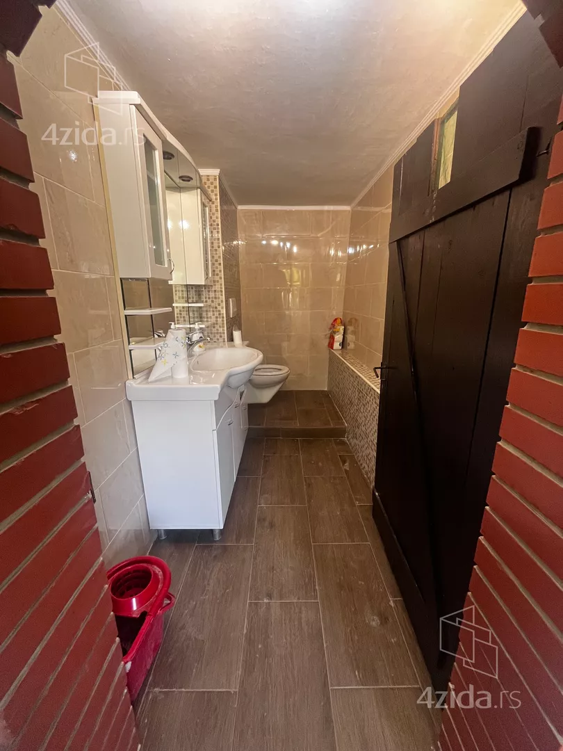 3-etažna kuća | 4zida