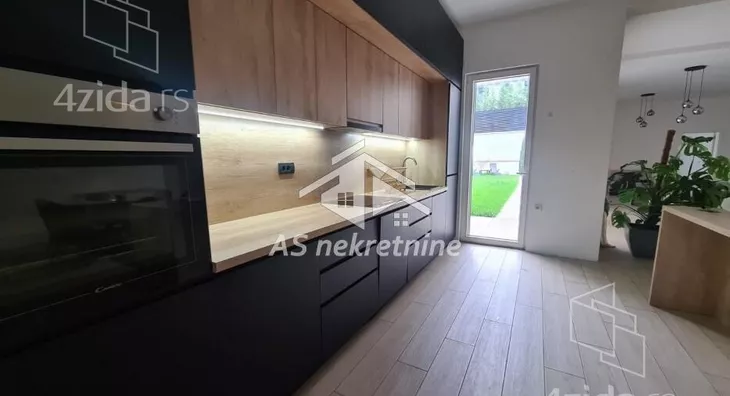 Šestosoban stan | 4zida