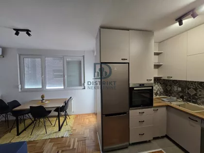 Crveni Pevac | 4zida.rs