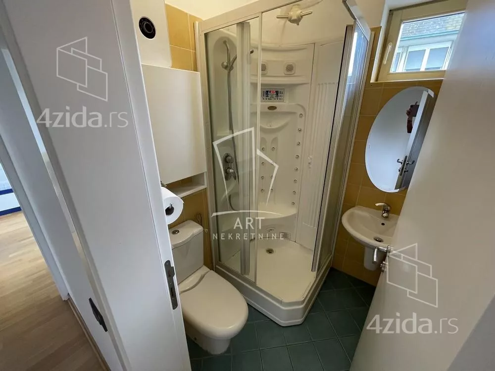 Četvoroiposoban stan | 4zida